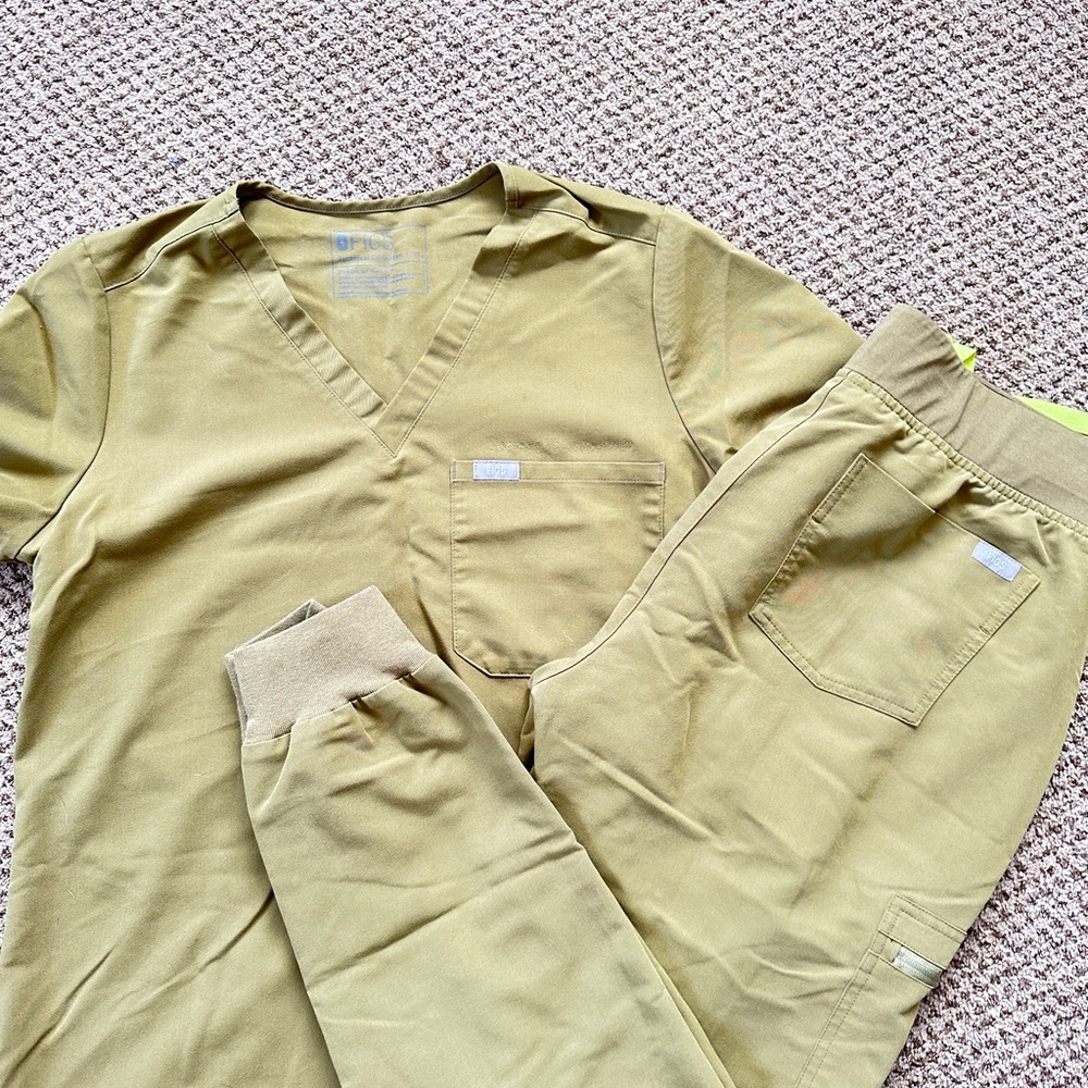 Figs Scrub set